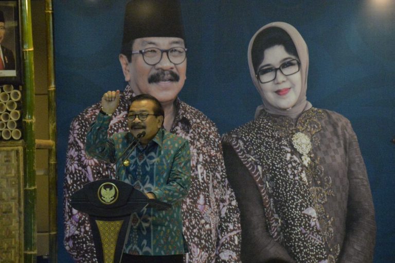 Pakde Karwo Minta Perajin Batik Tak Tinggalkan Kultur