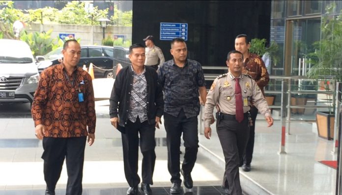 Bupati Bengkulu Selatan Dirwan Mahmud Digiring Ke KPK