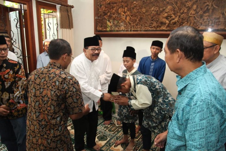 Pakde dan Bude Karwo Temu Kangen Paguma Surabaya Lewat Buka Puasa Bersama