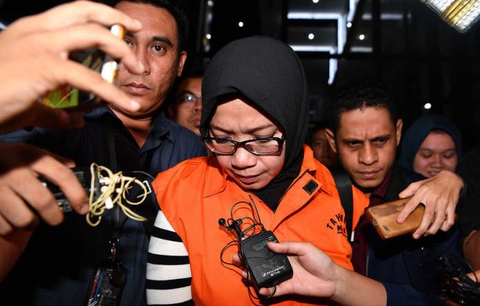 Tersangka Eni Saragih.