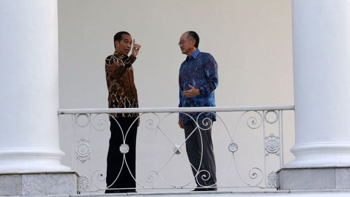 Presiden RI Jokowidodo dan Presiden Bank Dunia Jim Yong Kim Saat Berada di Istana Kepresiden Bogor