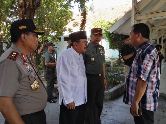 Gubernur Jatim Soekarwo (Pkdhe Karwo)