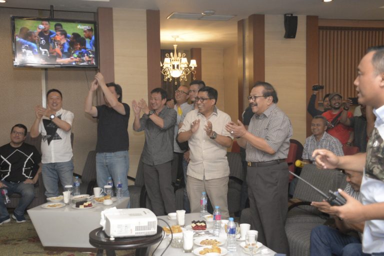 Gubernur, Kapolda, dan Pangdam V/Brawijaya Nobar Final PD 2018