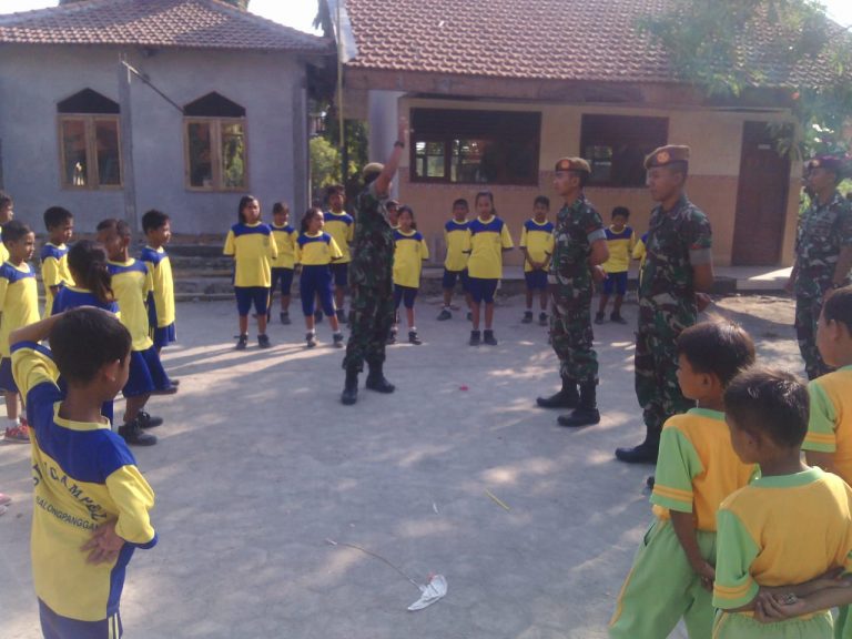 SDN Ngampel Didatangi Tentara