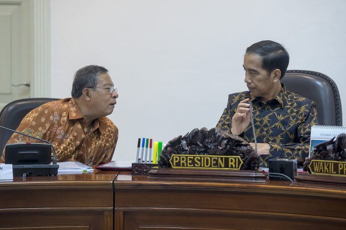 Menteri Darmin bersama Presiden Jokowi.