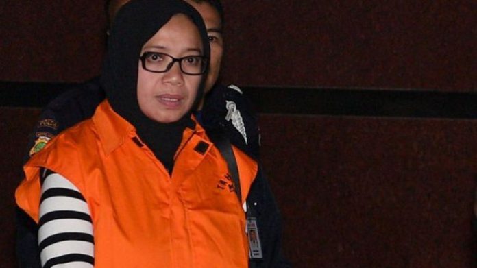 Tersangka yang juga Anggota DPR Komisi VII Eni Maulani Saragih