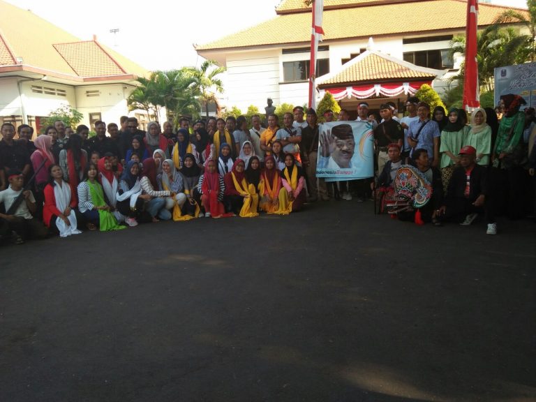 Ribuan Seniman Deklarasi Dukung Duet Jokowi-Soekarwo (JOS)