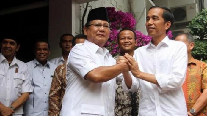 Prabowo Subianto bersama Presiden Joko Widodo.
