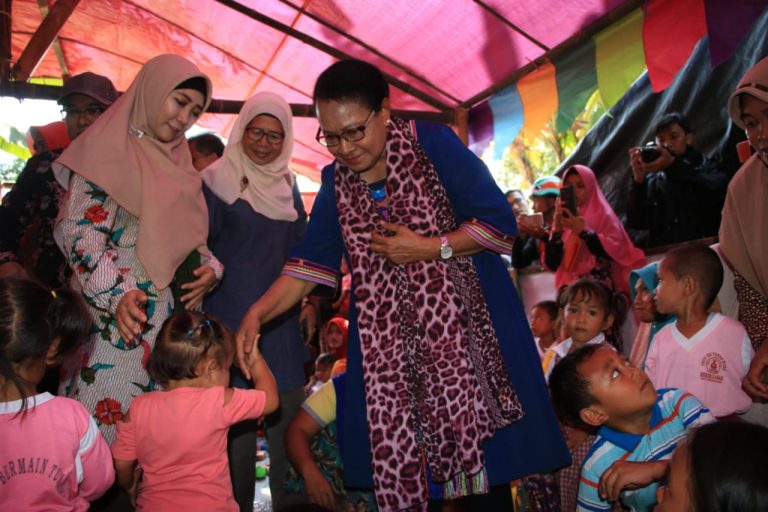 Mama Yo Hibur Anak Anak Korban Gempa