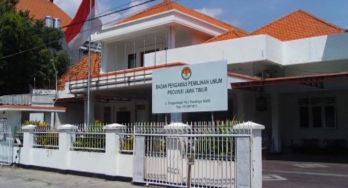 Kantor Bawaslu Jatim.