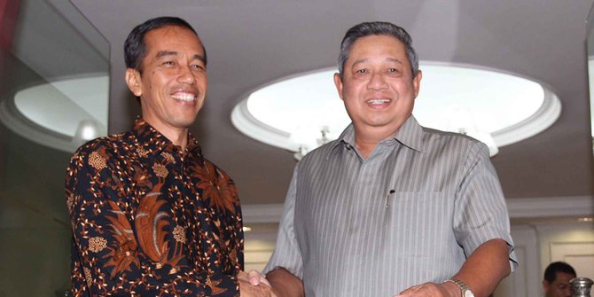 Presiden Jokowi bersama ketua umum partai demokrat Susilo Bambang Yudhoyono.