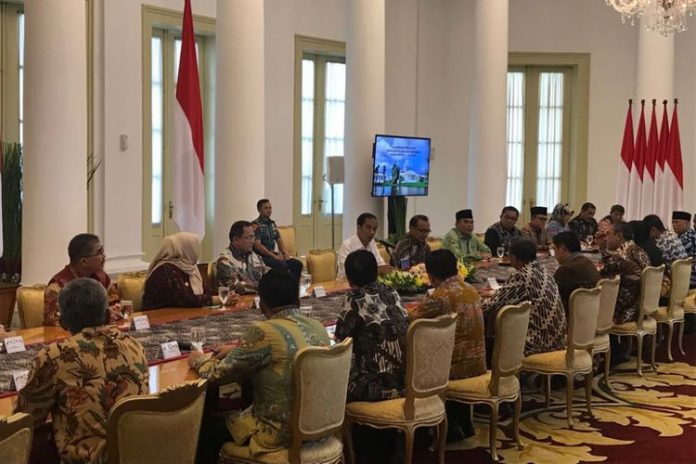 Presiden Joko Widodo, di Ruang Garuda Istana Bogor