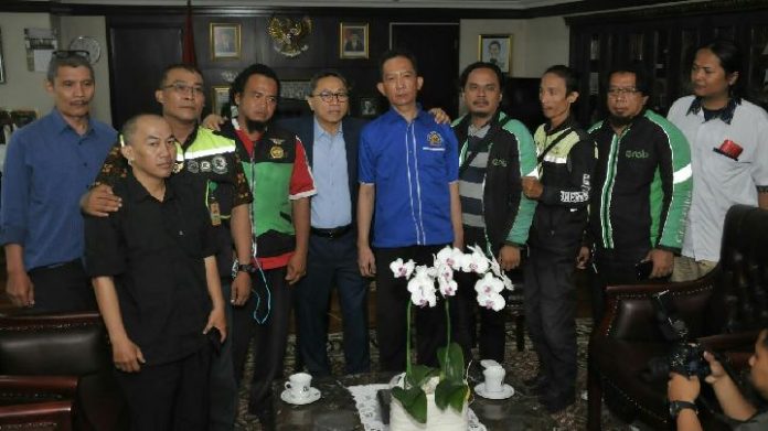 Ketua MPR RI Zulkifli Hasan menerima kunjungan Masyarakat Ojek Online Seluruh Indonesia (MOSI).