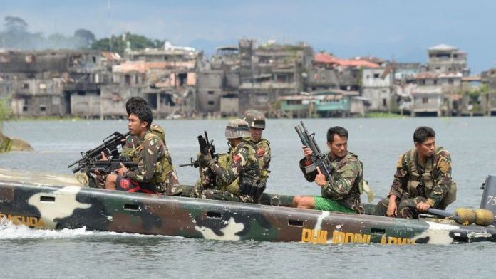 Patroli aparat keamanan Filipina di sekitar perairan Mindanao