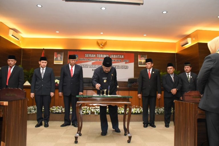 Gubernur Jatim Minta Bupati Nganjuk Kembangkan Ekonomi Kerakyatan