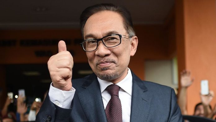 Anwar Ibrahim adalah mantan Wakil Perdana Menteri Malaysia