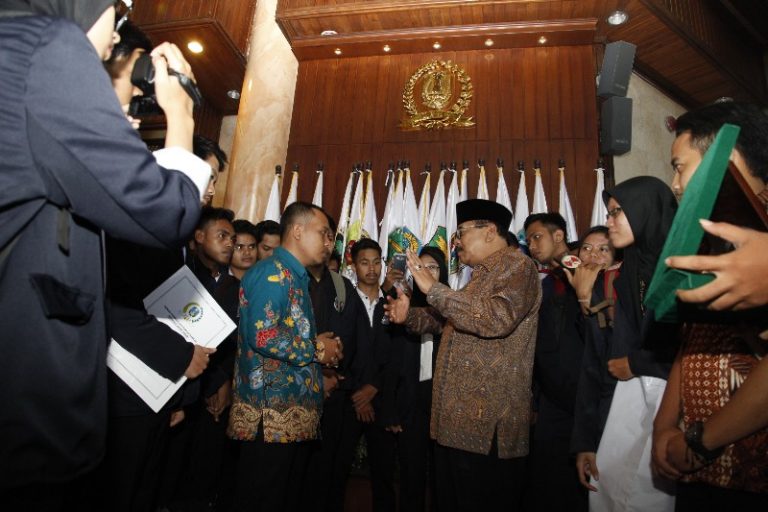 Pakde Karwo: Potensi Keuangan Syariah di Jatim Cukup Besar