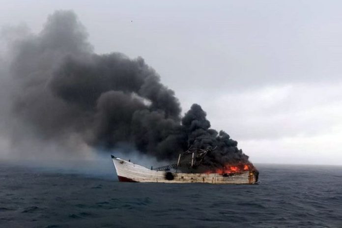 Kapal ikan di Halmahera terbakar.