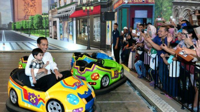 Bapak Jokowi Widodo Bersama Jan Ethes.