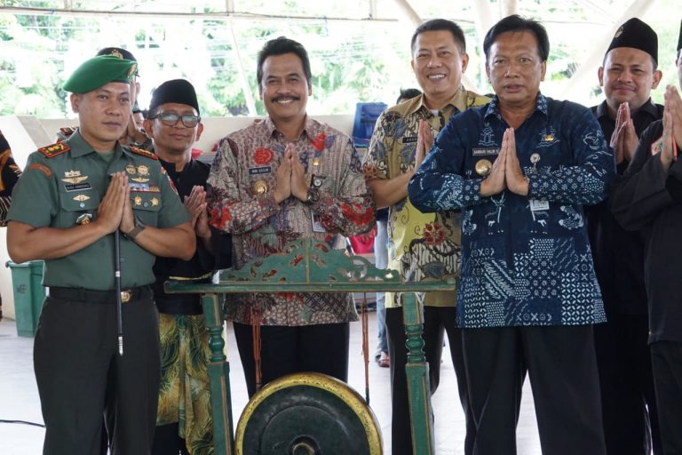 Dandim 0817/Gresik Letkol INF Budi Handoko, S.SOS Selaku Ketua IPSI Gresik Pimpin Upacara Pembukaan Pencak Silat Gresik Tahun 2019