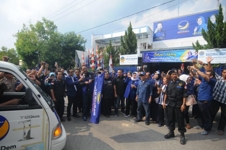 NasDem Berangkatkan 38 Truk Bantuan Sembako Warga Jatim untuk Korban Tsunami Lampung dan Banten