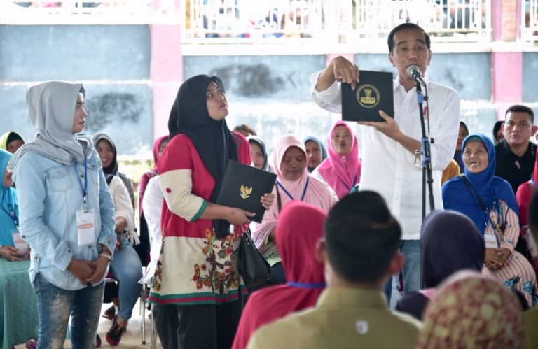 Presiden Jokowi Sampaikan Tiga Prioritas Penggunaan Dana PKH