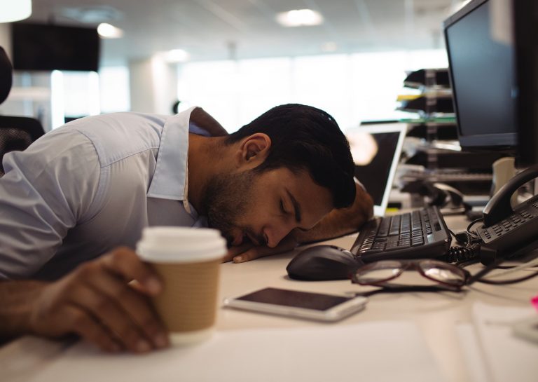 Kurang Tidur Malam dan Menurunnya Produktivitas Kerja