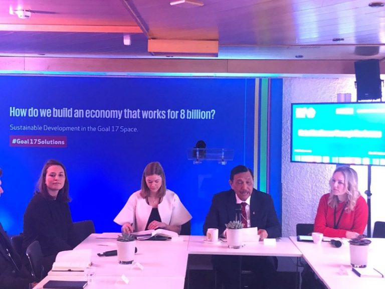 Lindungi Laut dari Sampah Plastik, Luhut Berbagi Peta Jalan Program Tri Hita Karana di WEF 2019