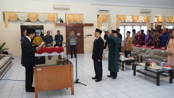 Pengambilan Sumpah Kabag TU Baru.