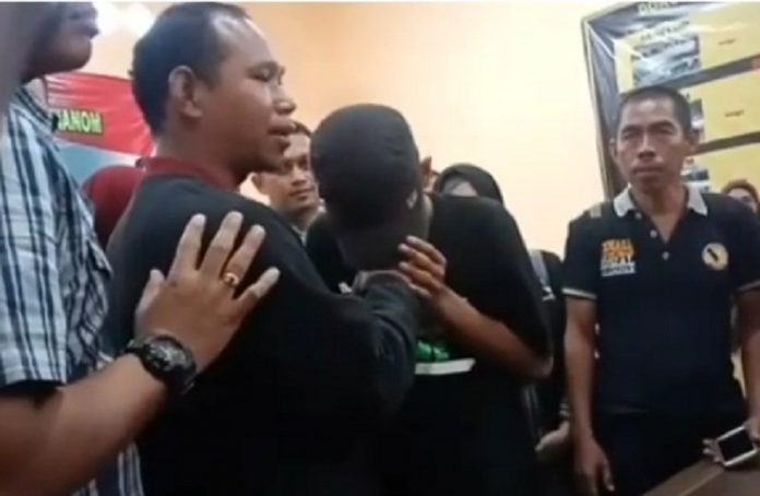 Akhirnya Minta Maaf Setelah Mem-Bully Gurunya.