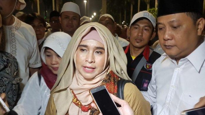 Neno Warisman Soal Munajat 212.