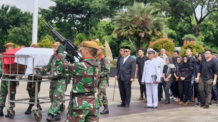 Pemakaman Mantan Mensos Nani Soedarsono.