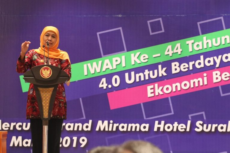 Gubernur Ajak IWAPI Turunkan Angka Kemiskinan di Jatim