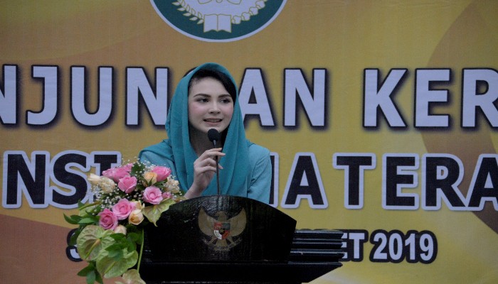 Arumi Bachsin : “Suksesnya DWP Jatim Karena Kekeluargaan”