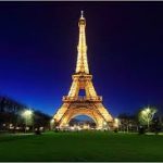 Menara Eiffel di Paris.