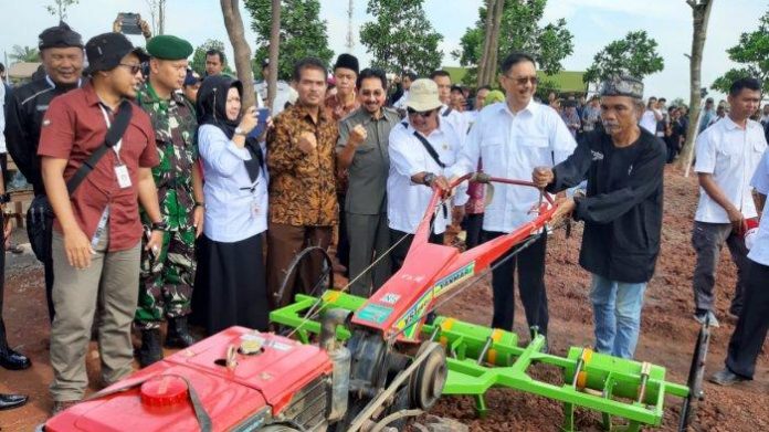 Kementan Gelontorkan Bantuan Alsintan ke Minahasa Tenggara.