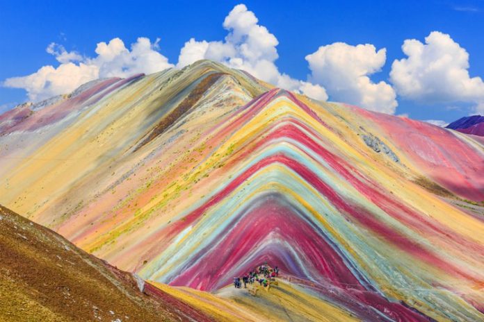 Keindahan Gunung Pelangi di Peru.