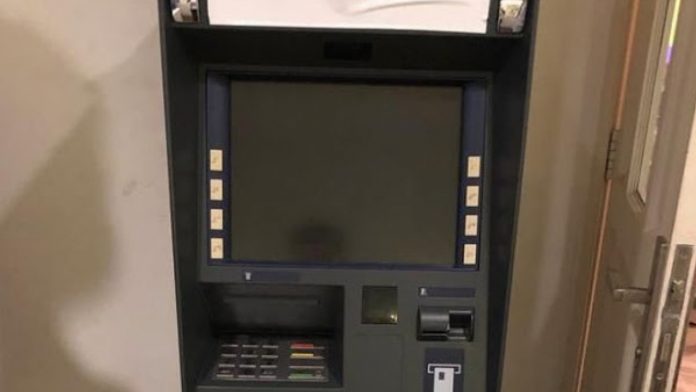 Polisi temukan asal usul mesin ATMAsal Usul Mesin ATM di Kamar Apartemen Ramyadjie Priambodo.