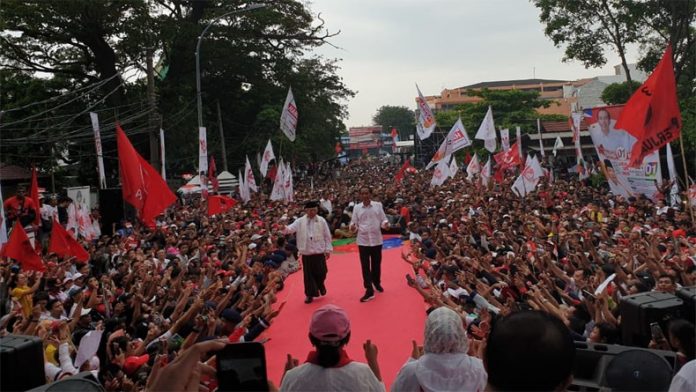 Pasangan cawapres 01 Jokowi-KH Mar'ruf Amin saat kampanye.