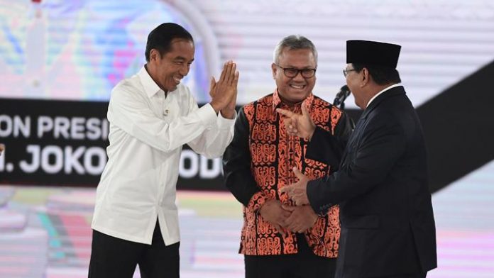 Capres nomor urut 01 Joko Widodo (kiri) dan capres nomor urut 02 Prabowo Subianto.