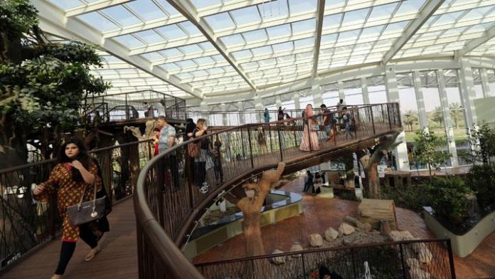 Suasana The Glass House, bagian dari Quranic Park (Taman Al Quran) di Dubai.