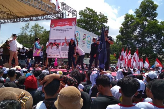 Ribuan warga Lampung yang tergabung dalam Pujo menggelar deklarasi memenangkan Jokowi-Ma'ruf.