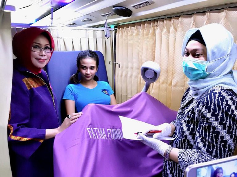 Vanessa Angel Ikuti Penyuluhan Dan Deteksi Dini Kanker Serviks dan Payudara Di Medaeng Bersama Fatma Foundation