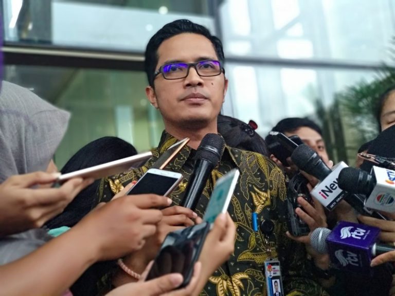 KPK Pecat Pengawal Idrus Marham Saat Berobat