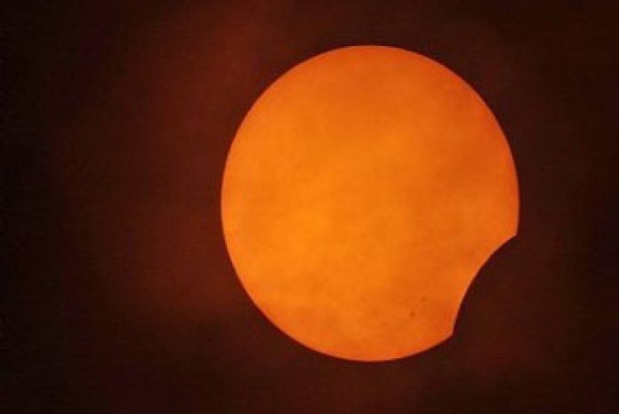 Ilustrasi Gerhana Matahari.