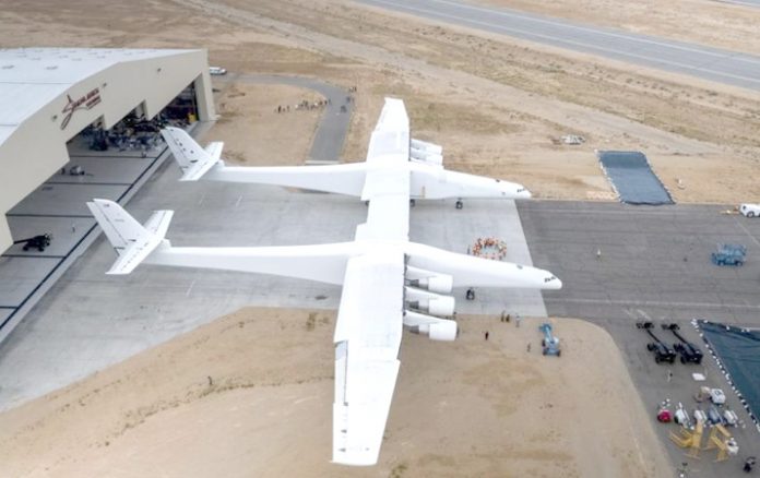 Stratolaunch, Pesawat Terbesar Dunia Keluar Hanggar.