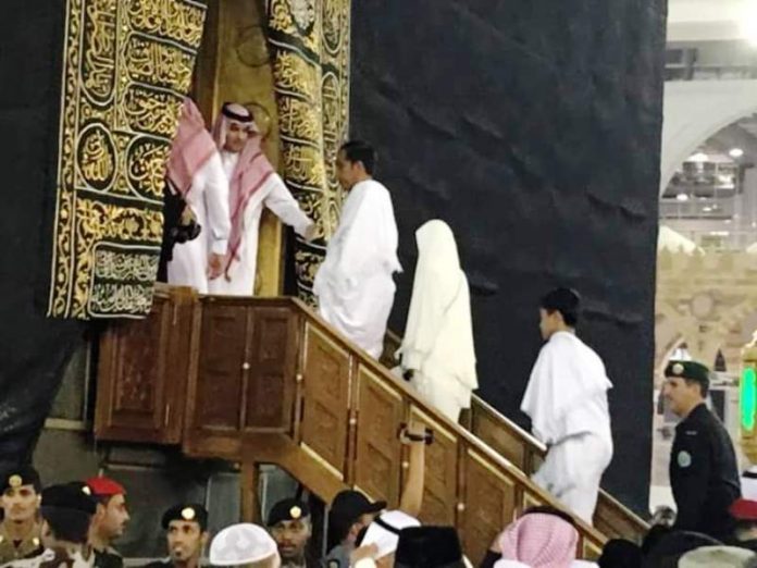 Viral Jokowi Umroh dan Dipersilakan Masuk ke Dalam Kabah.