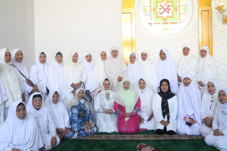 Gubernur Khofifah Tutup Tadarus Quran di Musholla Grahadi