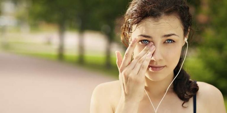 Alasan Mengapa Kita Suka Mendengar Musik Sedih.