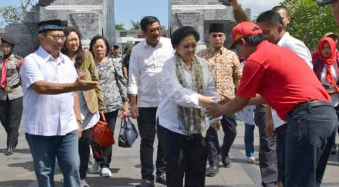 Tradisi Rutin, Megawati Nyekar ke Makam Bung Karno Jelang Ramadan.